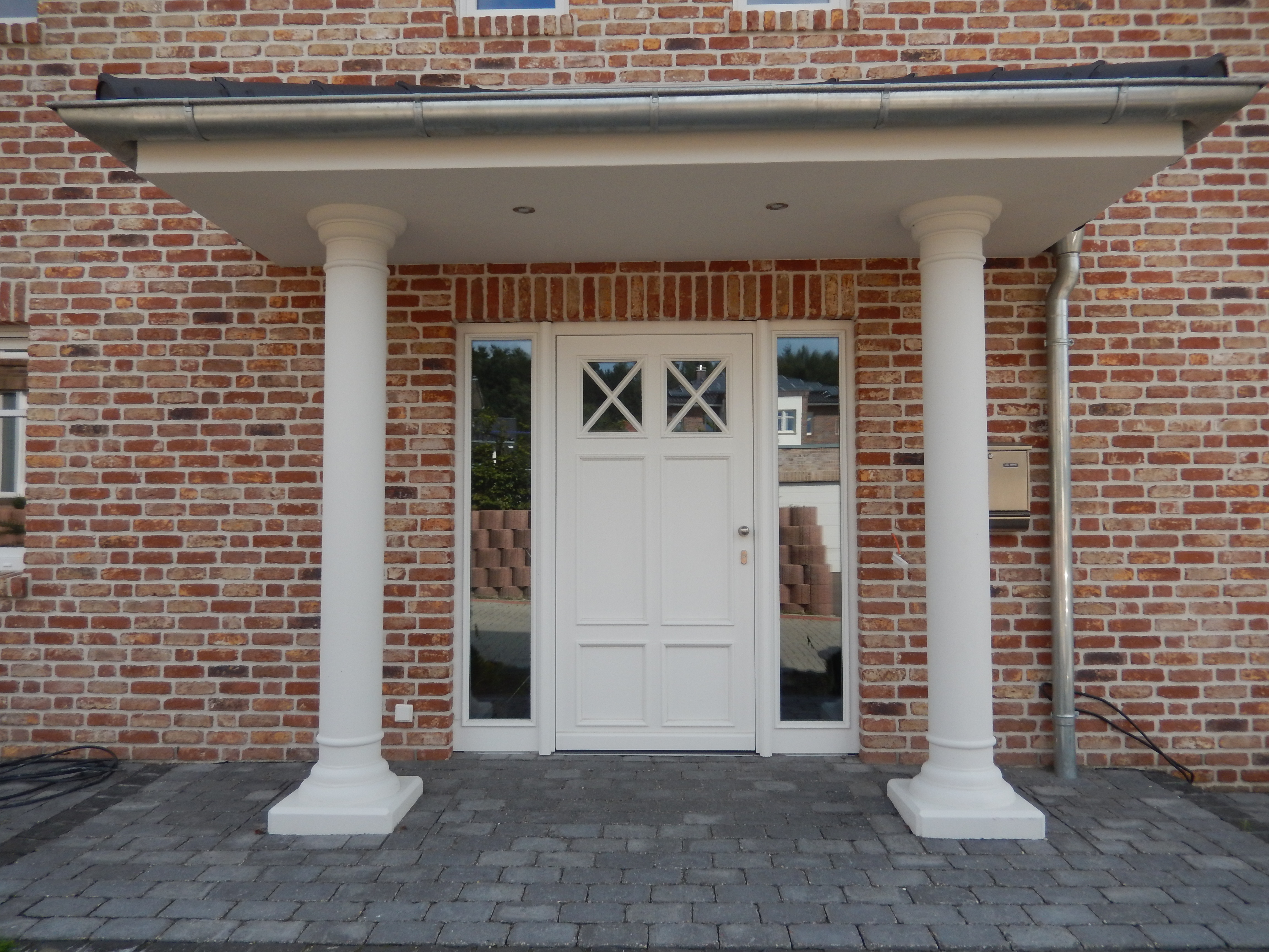 Säulenfüße, Säulenköpfe