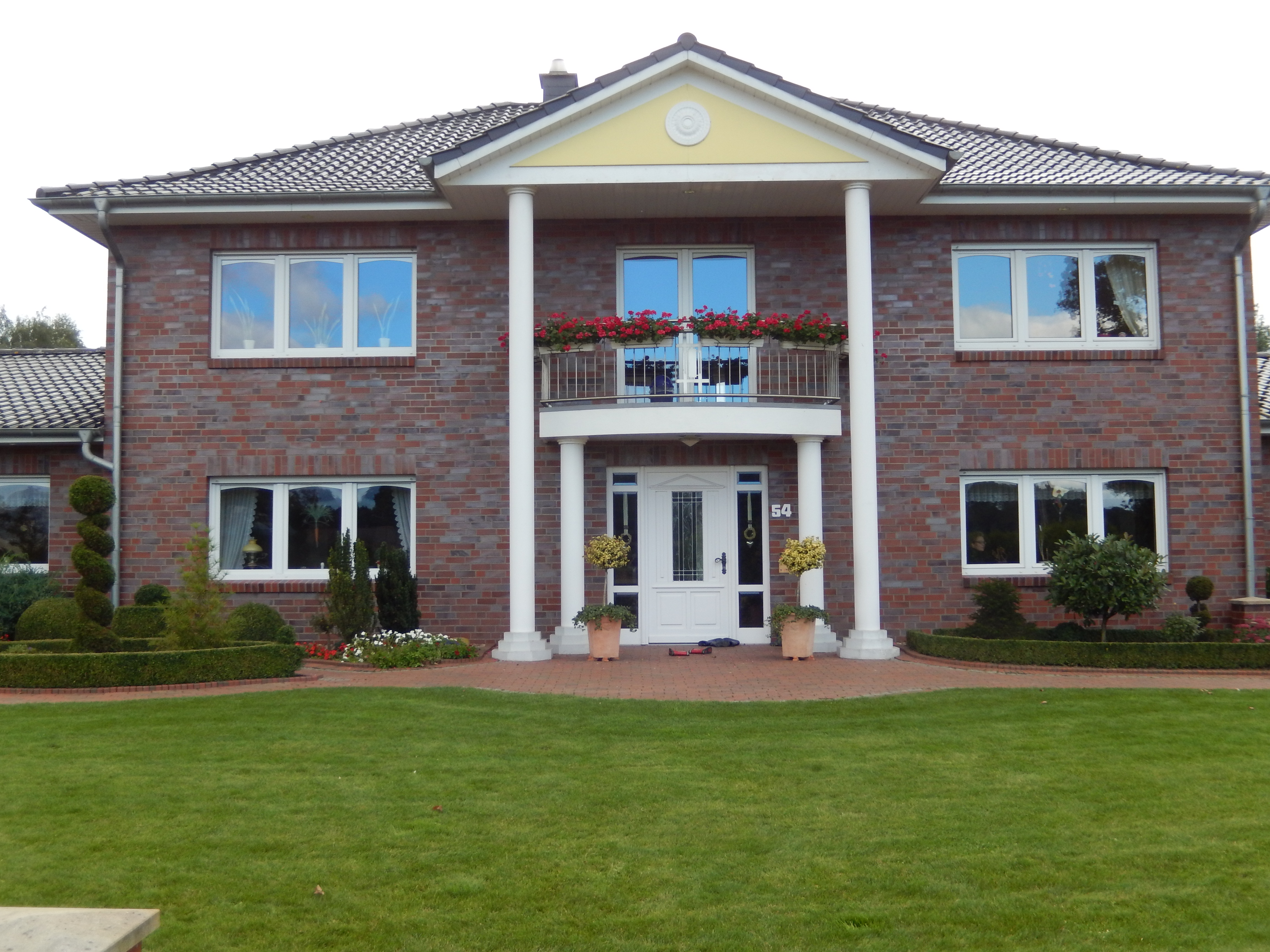 Säulenfüße, Säulenköpfe