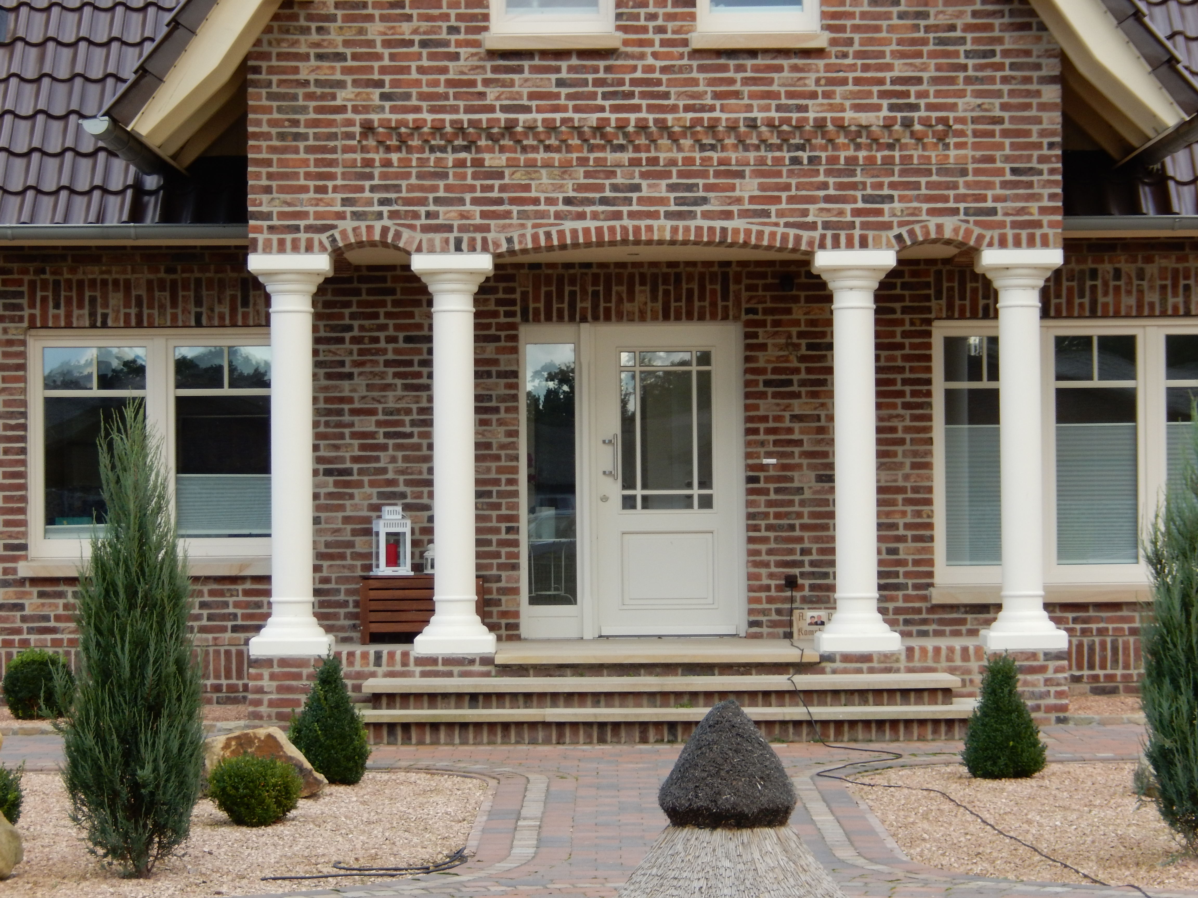 Säulenfüße, Säulenköpfe